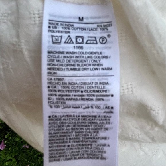 Old Navy Lace Trim Button Down Top Size Medium - Picture 9 of 9